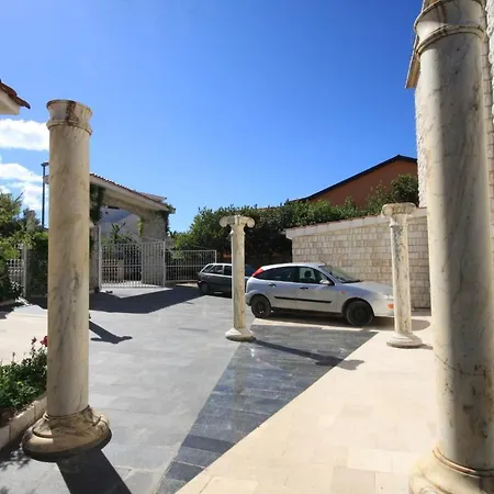 Holiday home Seaside House - 6226 Rogoznica (Sibenik-Knin)