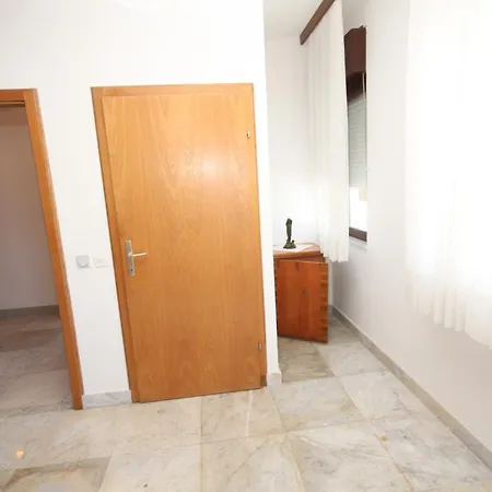 Holiday home Seaside House - 6226 Rogoznica (Sibenik-Knin)