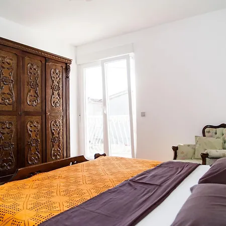 Holiday home Seaside House - 6226 Rogoznica (Sibenik-Knin)